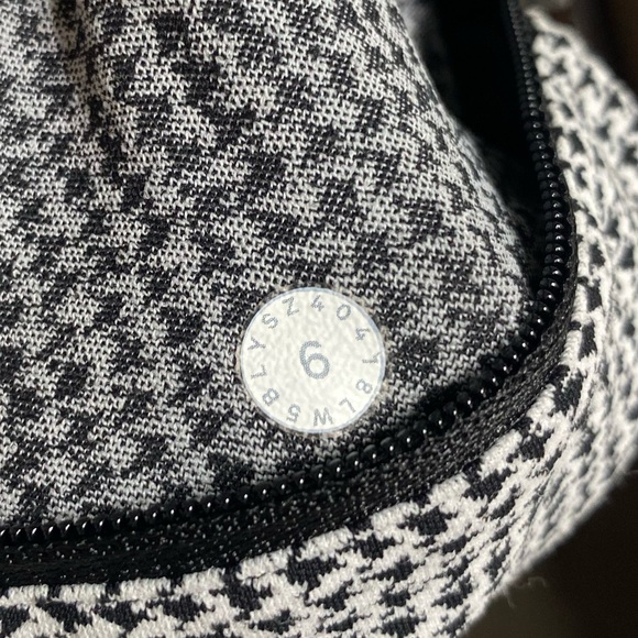 lululemon | size 6 Speed Up Tight *Full-On Luxtreme 28" Teeny Tooth White Black - Picture 8 of 9